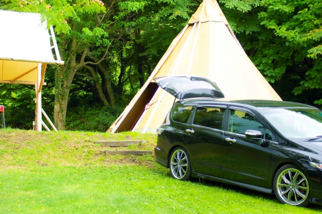 car-parked-at-a-campsite
