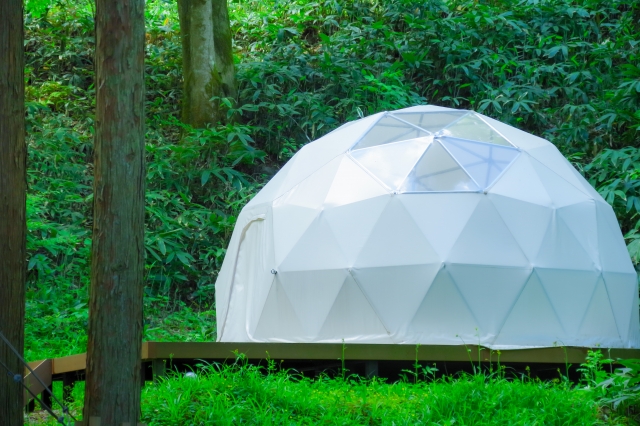 tent-deep-in-the-mountains