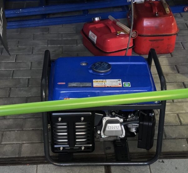 generator-used-next-to-the-food-truck