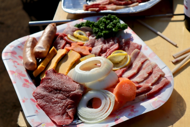 barbecue-ingredients-on-a-plate