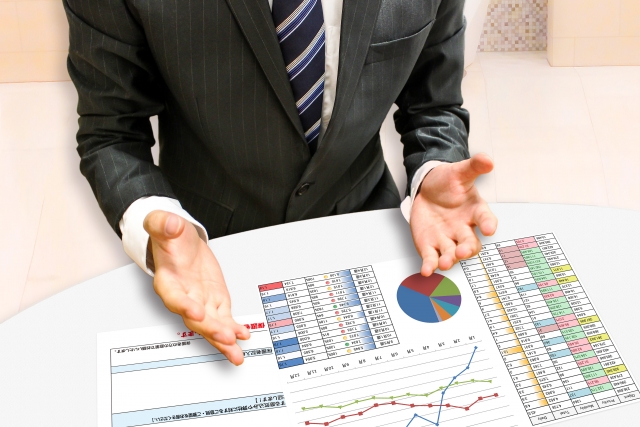 a-salesperson-who-gives-explanations