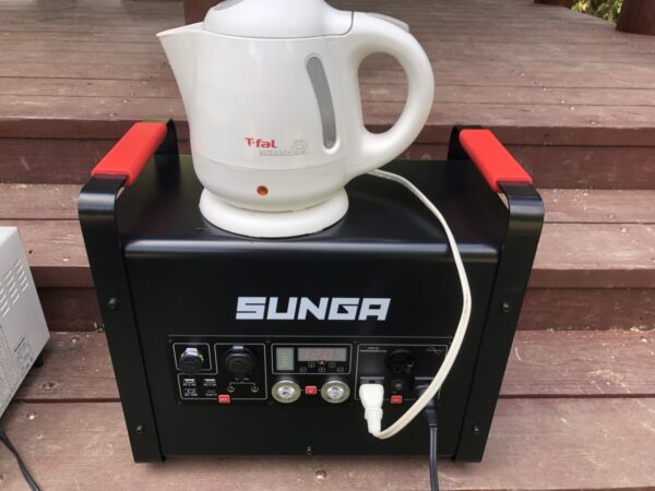 Portable-power-supply-and-kettle