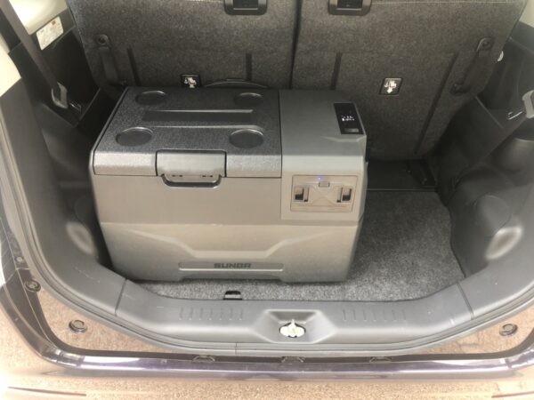 portable-refrigerator-in-the-back-of-a-car