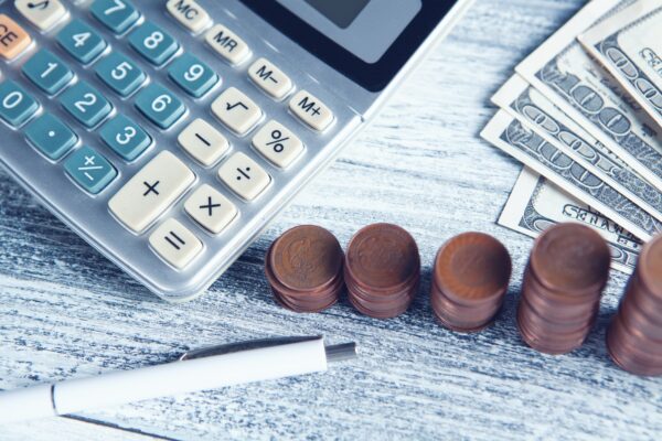 Calculator-and-money-on-the-desk