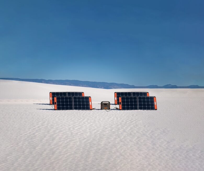 Portable-power-supplies-and-solar-panels-in-the-desert