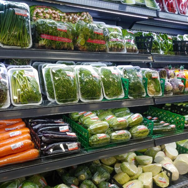 fresh-vegetables-in-the-supermarket